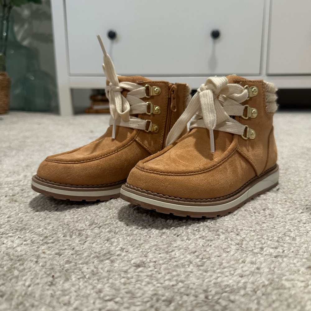 Kids Tan Boots with Cream Laces
